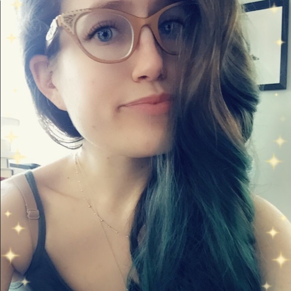 Meet your Posher, Ellie - Picture 1 of 5